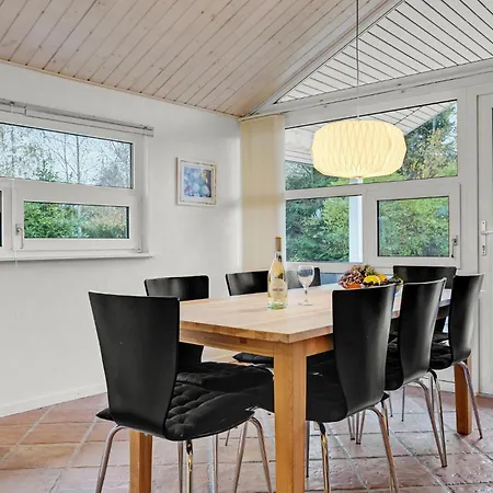 2 Bedroom Lovely In 펜션