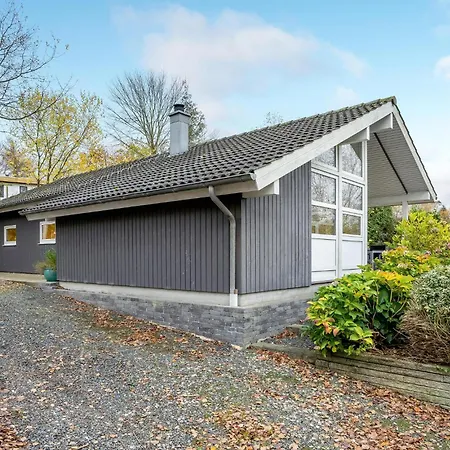 2 Bedroom Stunning In *