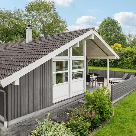 2 Bedroom Stunning In *