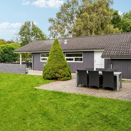 2 Bedroom Stunning In *