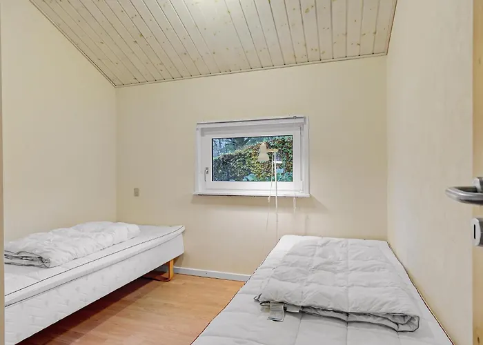 בית נופש 2 Bedroom Lovely In