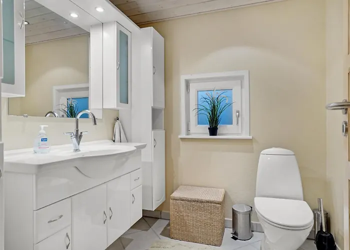 בית נופש 2 Bedroom Lovely In