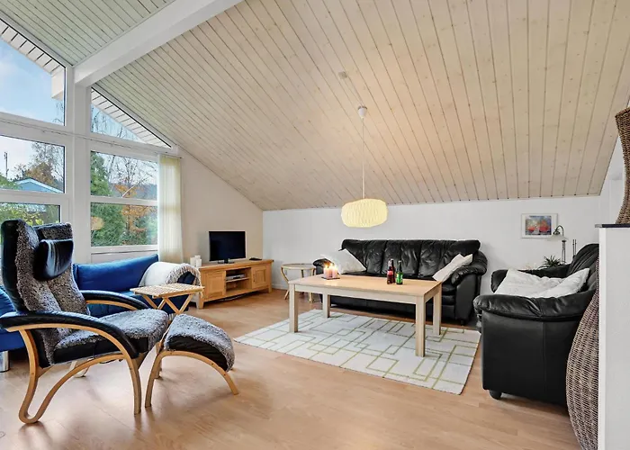 2 Bedroom Lovely In
