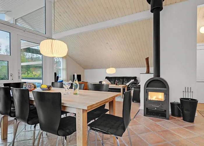 2 Bedroom Lovely In