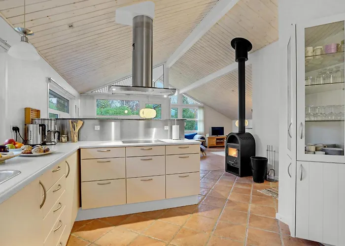 בית נופש 2 Bedroom Lovely In *